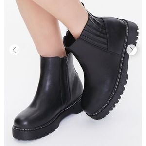 Chunky Chelsea Boots